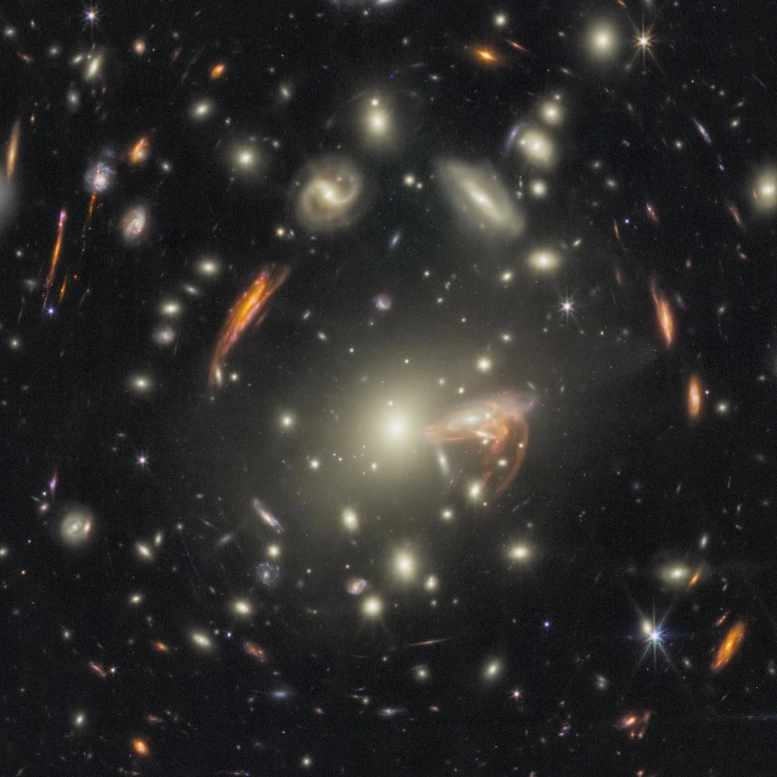 The strong-lensing galaxy cluster SMACS J2131 in a JWST/NIRCam colour composite